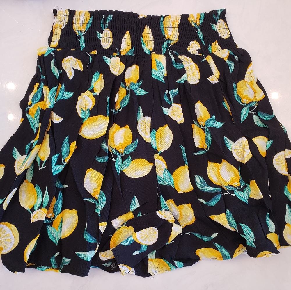 Victoria's Secret Pink Smocked Lemon Shorts XS
